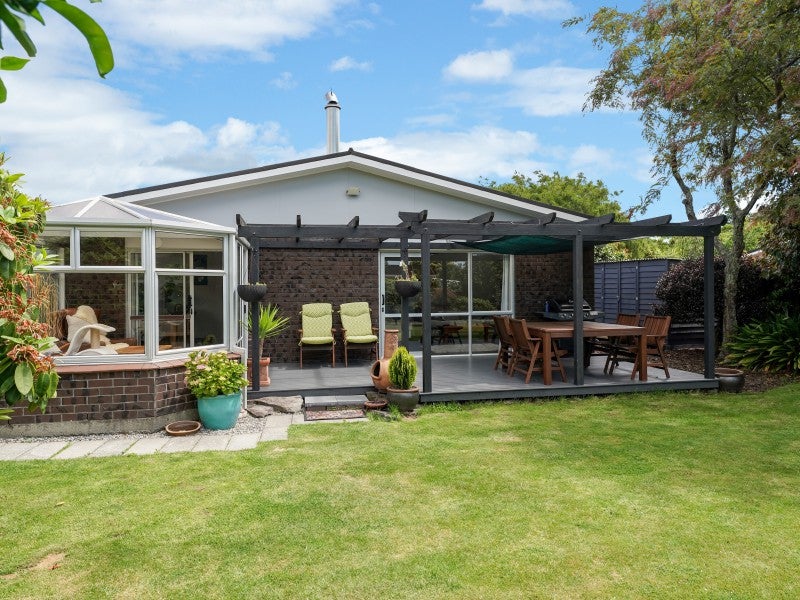 3 Rewarewa Crescent, Waikanae - Carousel 1
