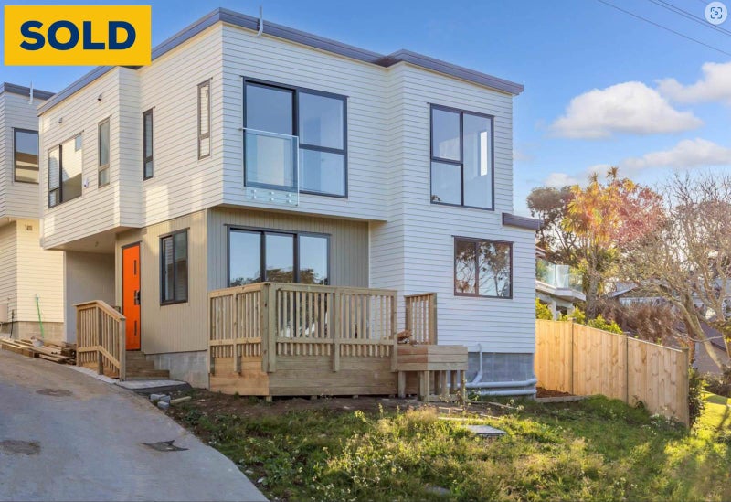 2/26 Long Bay Drive, Torbay, Auckland - Carousel 1