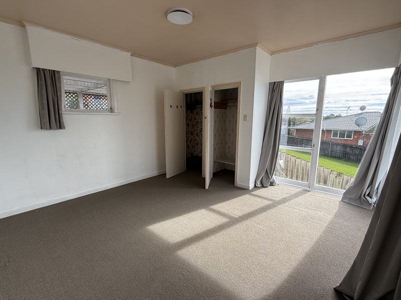 12 Mason Street, New Lynn, Auckland - Carousel 12