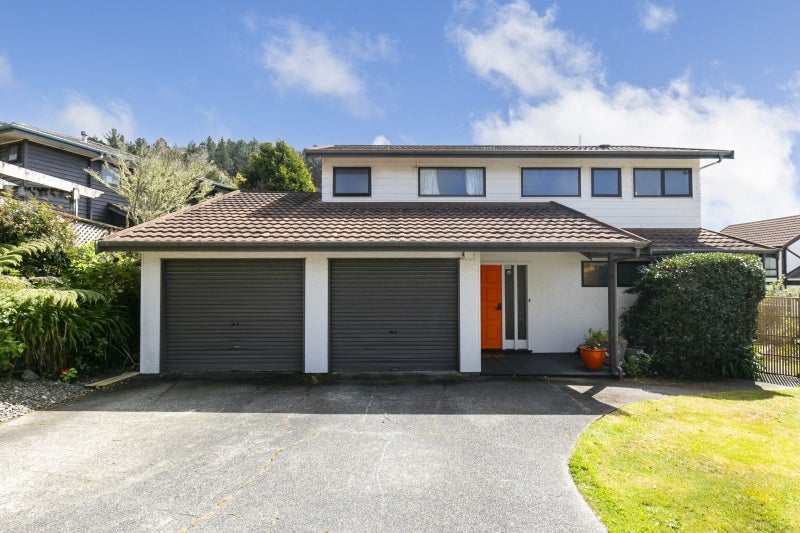 18 Duval Grove, Tawa, Wellington - Carousel 1