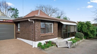 2/41 Highland Park Drive, Highland Park, Auckland - Carousel 1