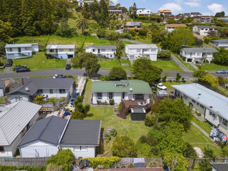 26 Dingadee Street, Welcome Bay, Tauranga - Carousel 1