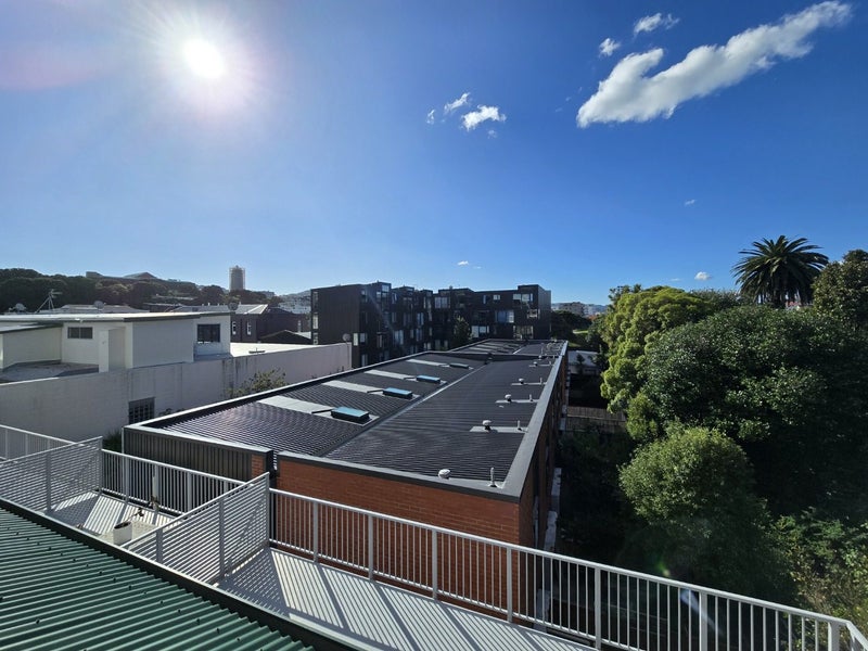 4/8 Girton Terrace, Mount Cook, Wellington - Carousel 1