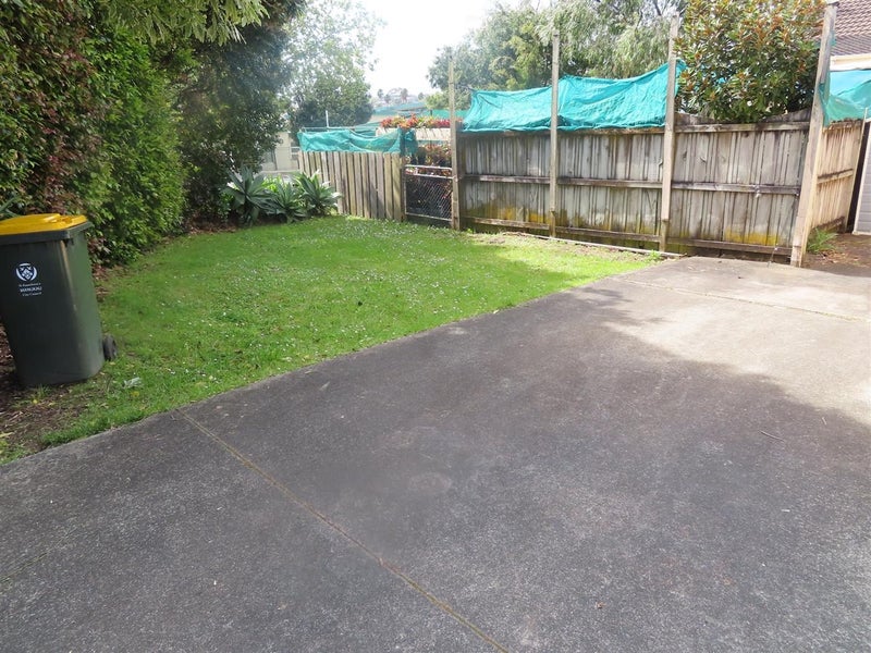 187 Pigeon Mountain Road, Half Moon Bay, Auckland - Carousel 1