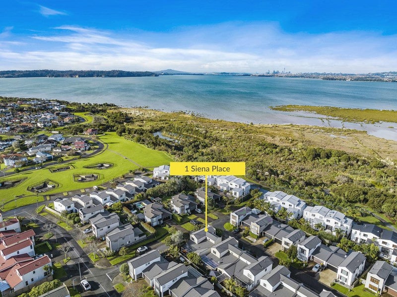 1 Siena PL, Te Atatu Peninsula, Waitakere - Carousel 1