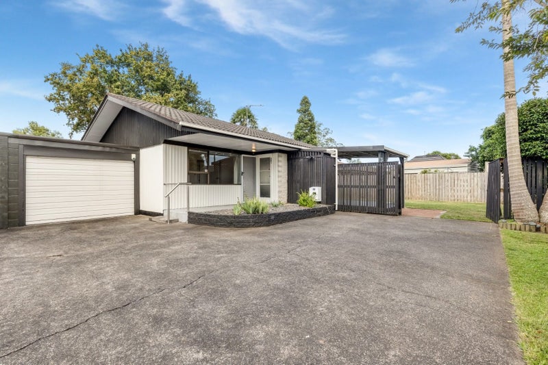 2/11 Beaumaris Way, Conifer Grove, Takanini - Carousel 1