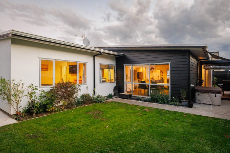 3 D'Urville Place, Kelvin Grove, Palmerston North - Carousel 2