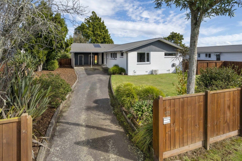 135 Brecon Road, Stratford, Stratford - Carousel 1