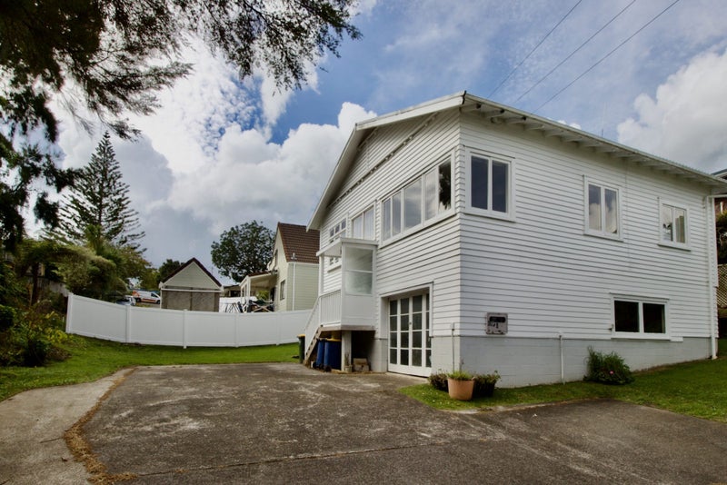 1/30 Gordon Avenue, Milford, Auckland - Carousel 1