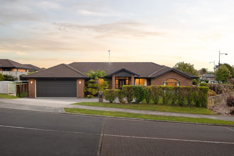 102 Barrington Drive, Huntington, Hamilton - Carousel 1