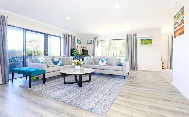 8 Joseph Street, Flat Bush, Auckland - Carousel 2