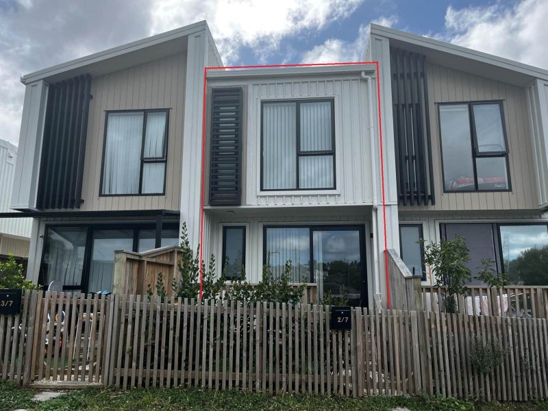 2/7 Cedar Heights Avenue, Massey, Auckland - Carousel 1