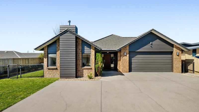 7 Amberley Place, Flagstaff, Hamilton - Carousel 1