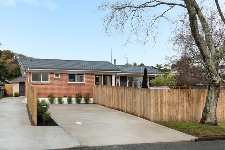 16 Sharyn Place, Brookfield, Tauranga - Carousel 1