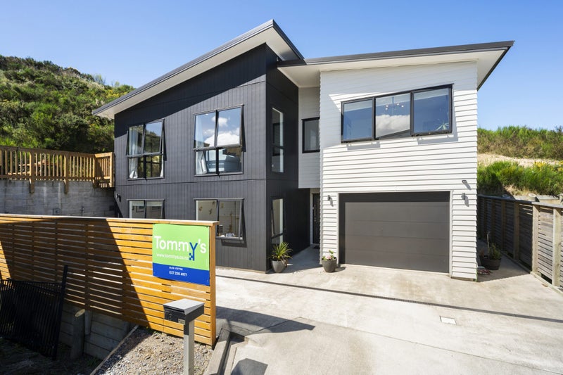 7B Grumman Lane, Newlands, Wellington - Carousel 1