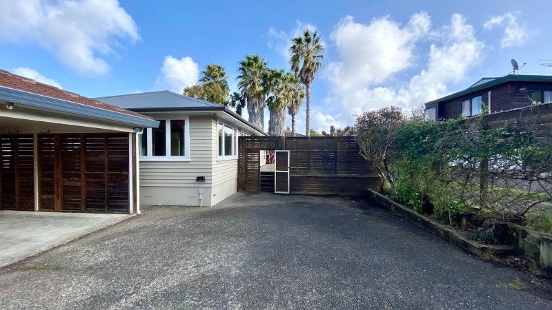 2/8 Belmont Terrace, Milford, Auckland - Carousel 19