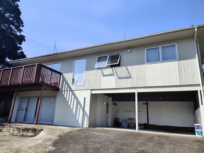 20 Ayton Drive, Totara Vale, Auckland - Carousel 1