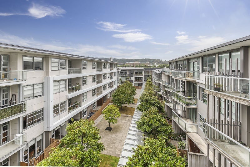 S405/28 Torrens Terrace, Mount Cook, Wellington - Carousel 1