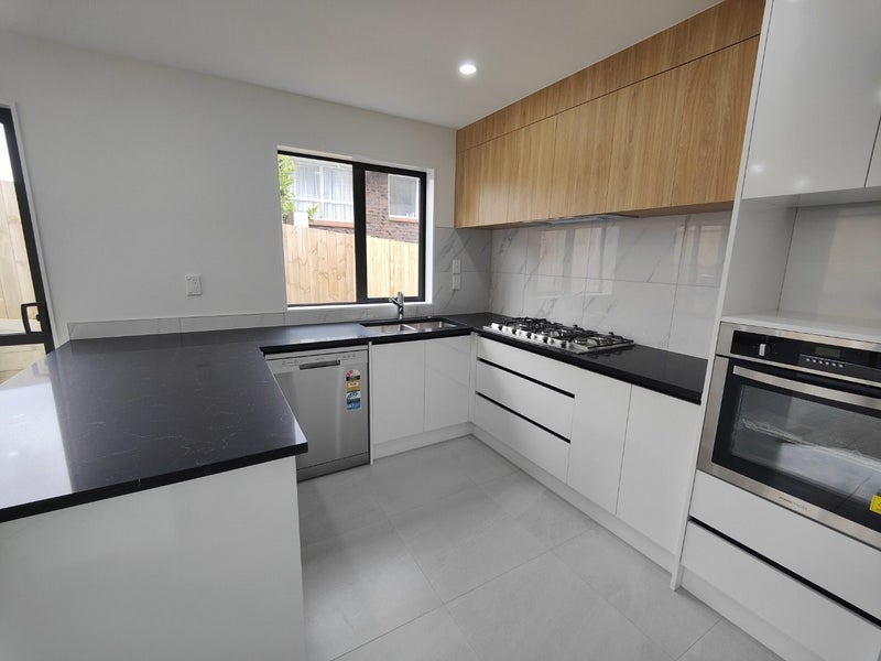 91D Glenmore Road, Sunnyhills, Auckland - Carousel 2