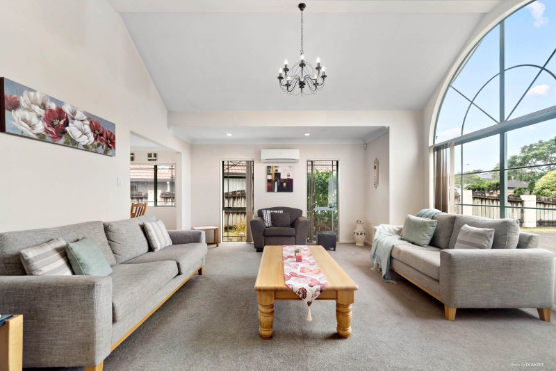 18 Brylee Drive, Conifer Grove, Takanini - Carousel 1