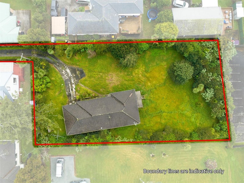 29 Flanshaw Road, Te Atatu South, Auckland - Carousel 1