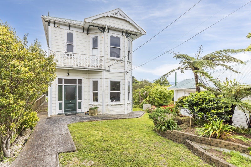 30 Apuka Street, Brooklyn, Wellington - Carousel 1