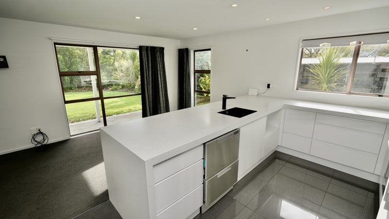 8 Lane Place, Awapuni, Palmerston North - Carousel 2
