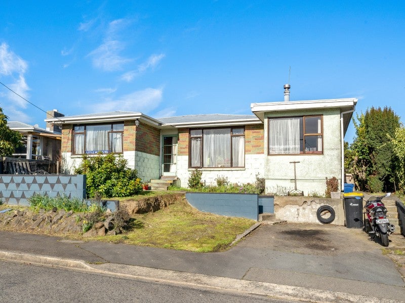 9 Westland Street, Green Island, Dunedin - Carousel 1