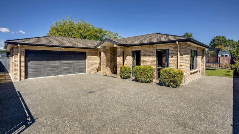 208A Frimley Oaks, Frimley, Hastings - Carousel 1