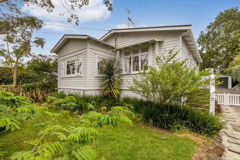 52 Kiwi Road, Point Chevalier, Auckland - Carousel 1