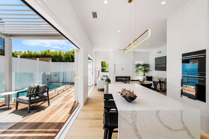 10 Springfield Road, Morningside, Auckland - Carousel 2