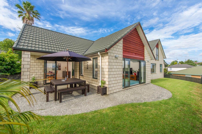 12 Kylie Court, Clover Park, Auckland - Carousel 1