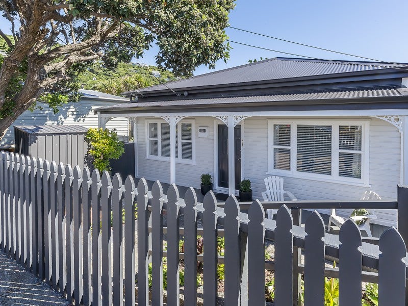 18 Rua Street, Lyall Bay, Wellington - Carousel 1