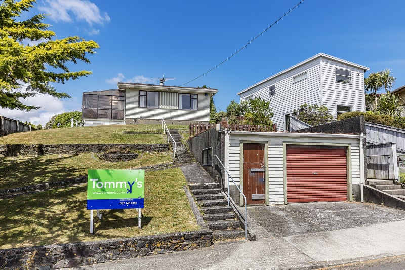 4 Hillary Street, Tawa, Wellington - Carousel 1