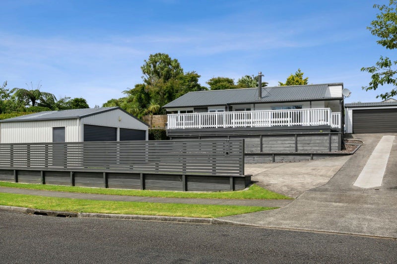 12 Ainslee Street, Highlands Park, New Plymouth - Carousel 1