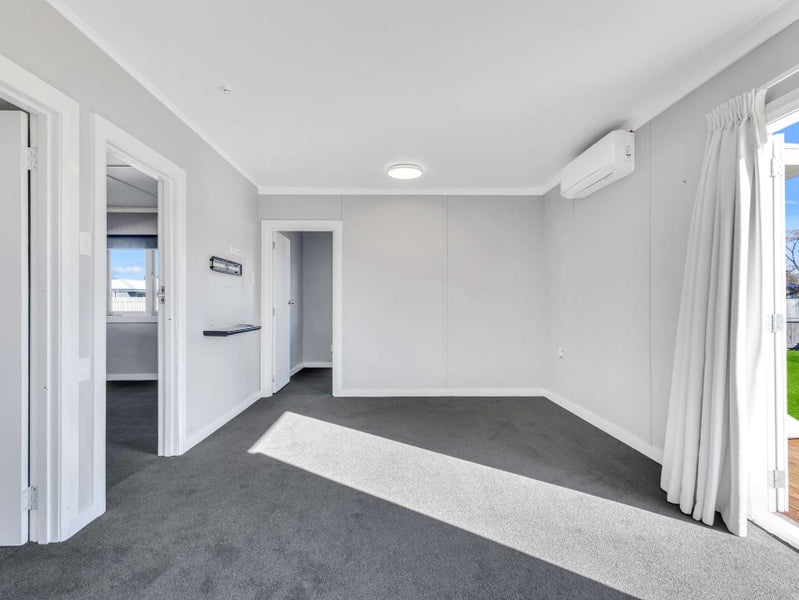 220 Warwick Road, Mayfair, Hastings - Carousel 2