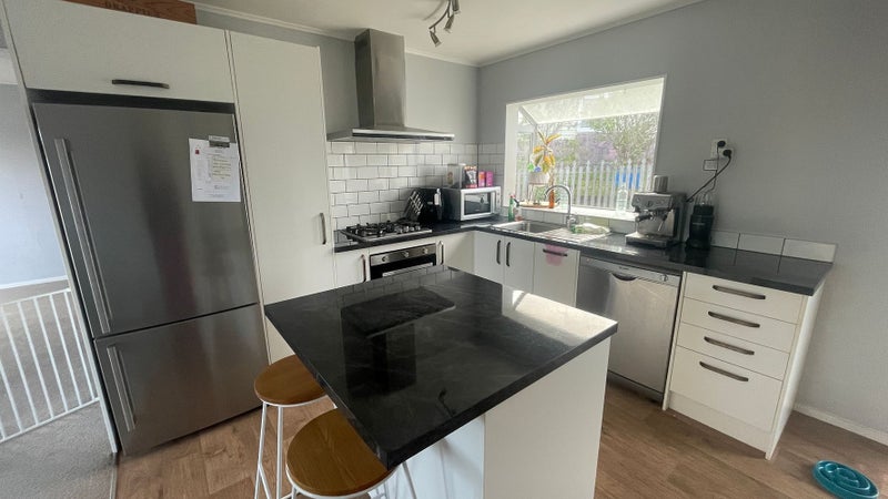 16 Evesham Place, Newlands, Wellington - Carousel 2