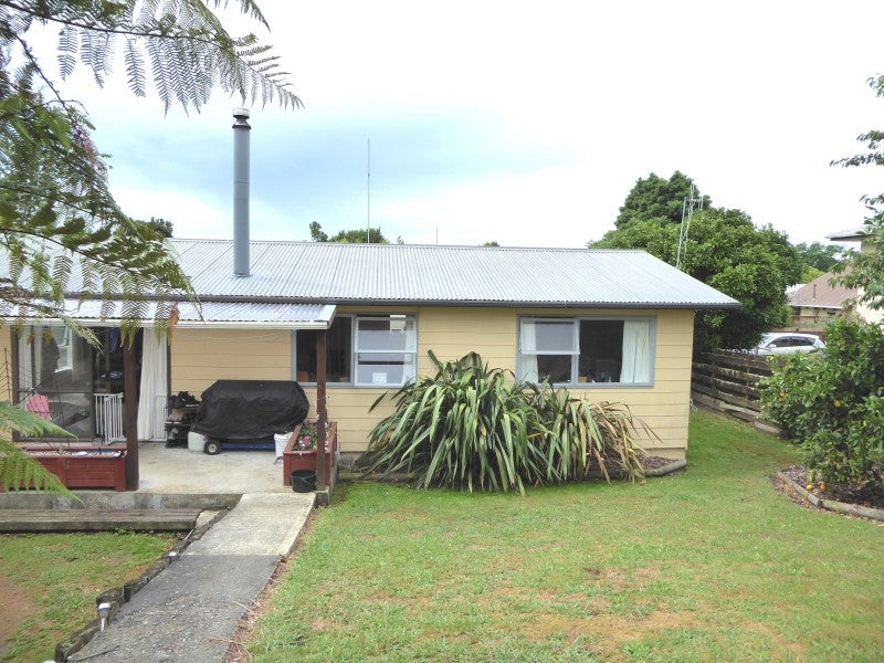 10 Escort Grove, Awapuni, Palmerston North - Carousel 2