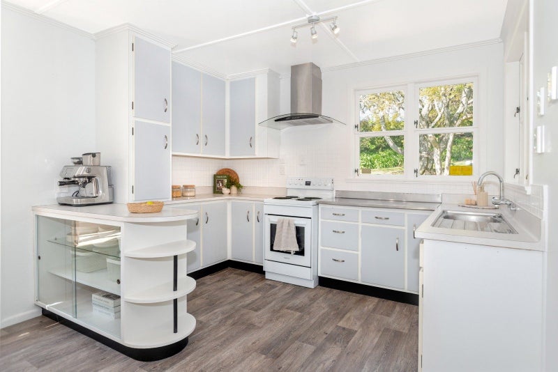 2 Marian Drive, Inner Kaiti, Gisborne - Carousel 2