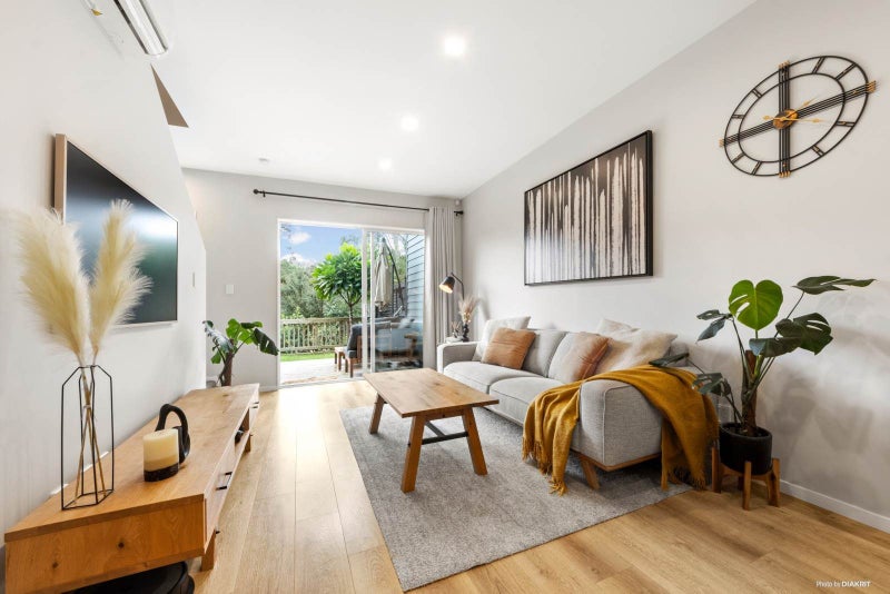 21 Kaimai Avenue, Massey, Auckland - Carousel 2