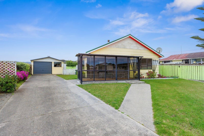 13 Hewson Crescent, Otaki Beach, Otaki - Carousel 1