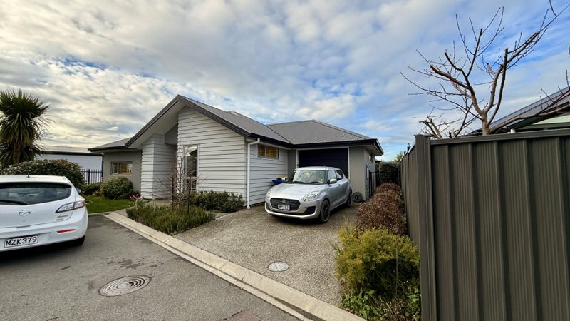 39 Youngberry Drive, Richmond, Richmond - Carousel 1