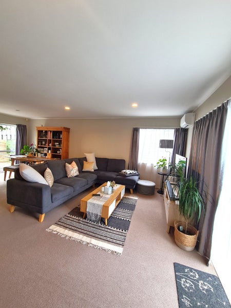 2/21 Hauraki Crescent, Pinehill, Auckland - Carousel 2