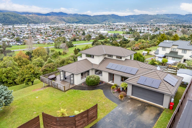 9 Colin Guppy Crescent, Riverstone Terraces, Upper Hutt - Carousel 1