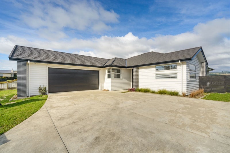 162 Pacific Drive, Fitzherbert, Palmerston North - Carousel 1