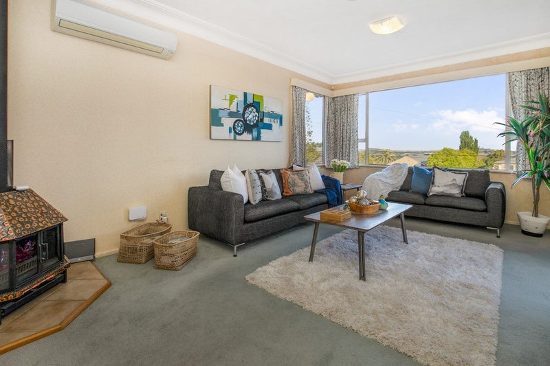 4 Merville Avenue, Te Atatu South, Auckland - Carousel 2