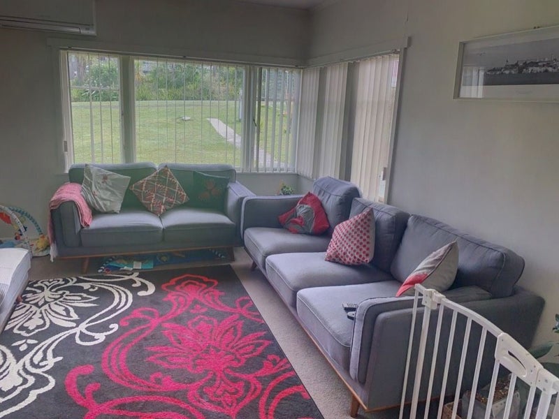 2 Wyoming Avenue, Murrays Bay, Auckland - Carousel 2