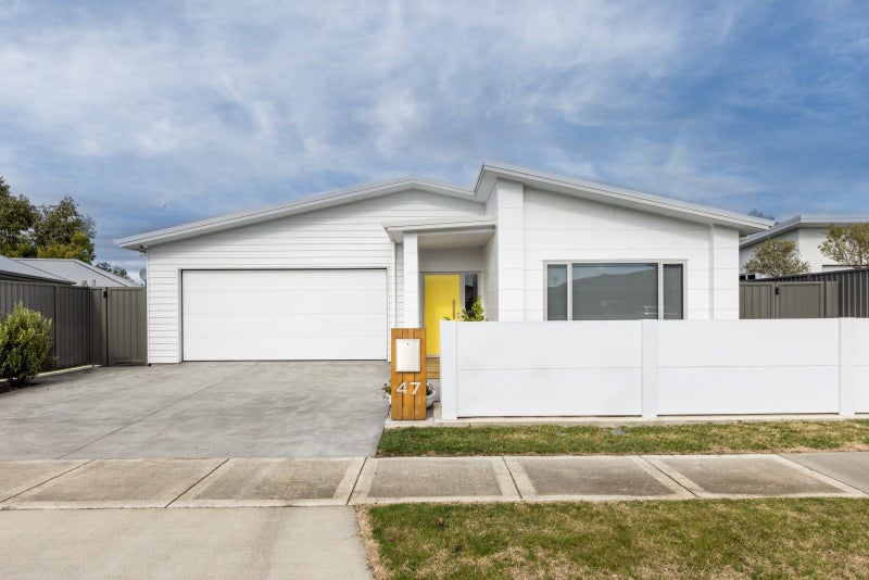 47 Waimakariri Drive, Te Awa, Napier - Carousel 1