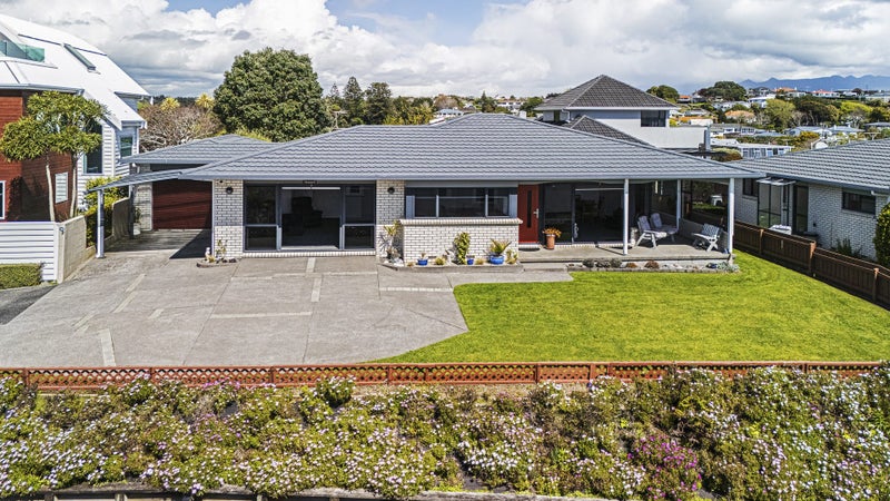 45D Paynters Avenue, Strandon, New Plymouth - Carousel 1