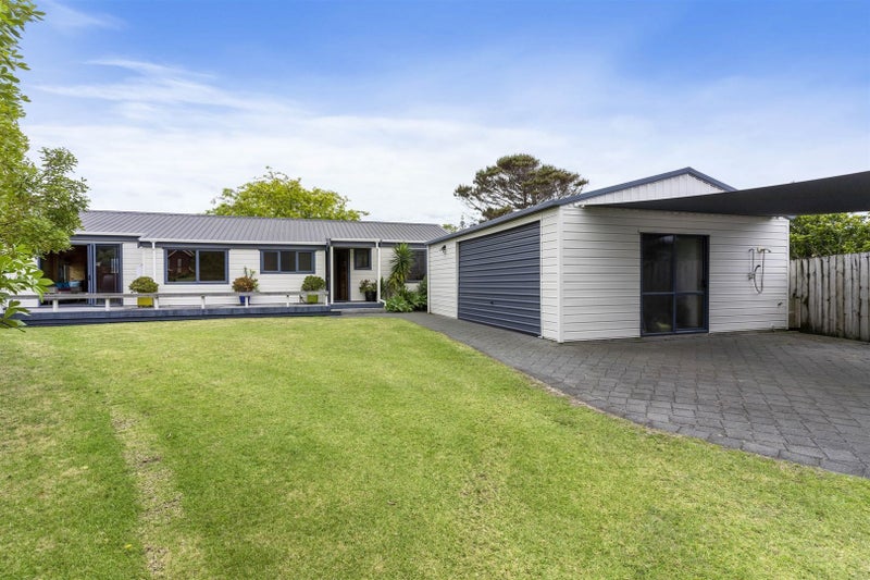 2 The Dividend, Pauanui - Carousel 1